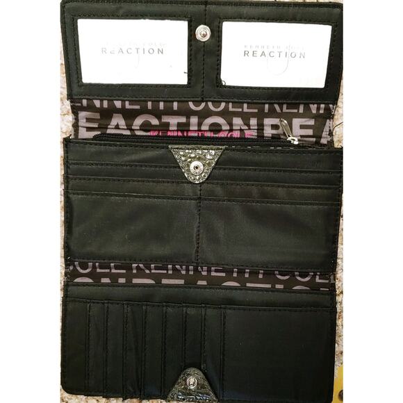 Kenneth Cole Reaction Trifold Wallet Gray Patent Leather Faux Snakeskin 7-3/4"W - Picture 2 of 2